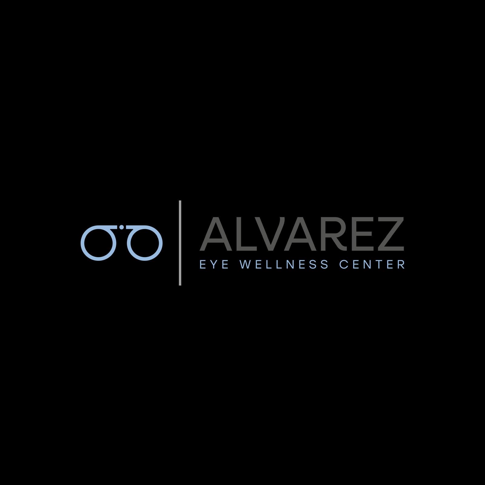 Mamá e hija con lentes nuevos en Alvarez Eye Wellness Center